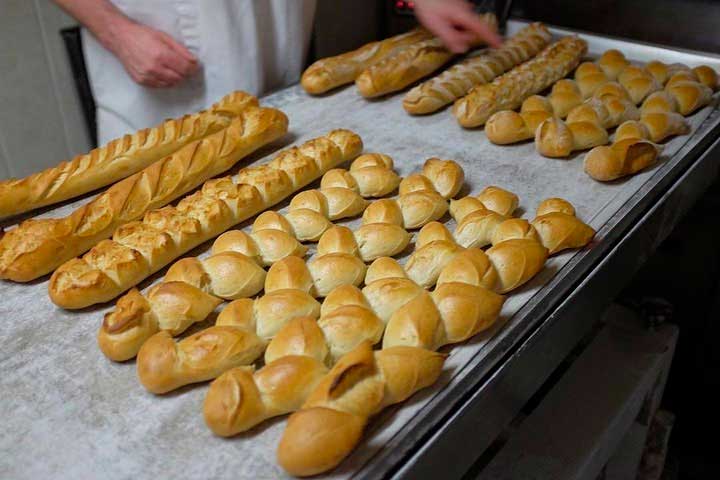 Artisan Bread & Croissant Workshop in Paris with a Baker