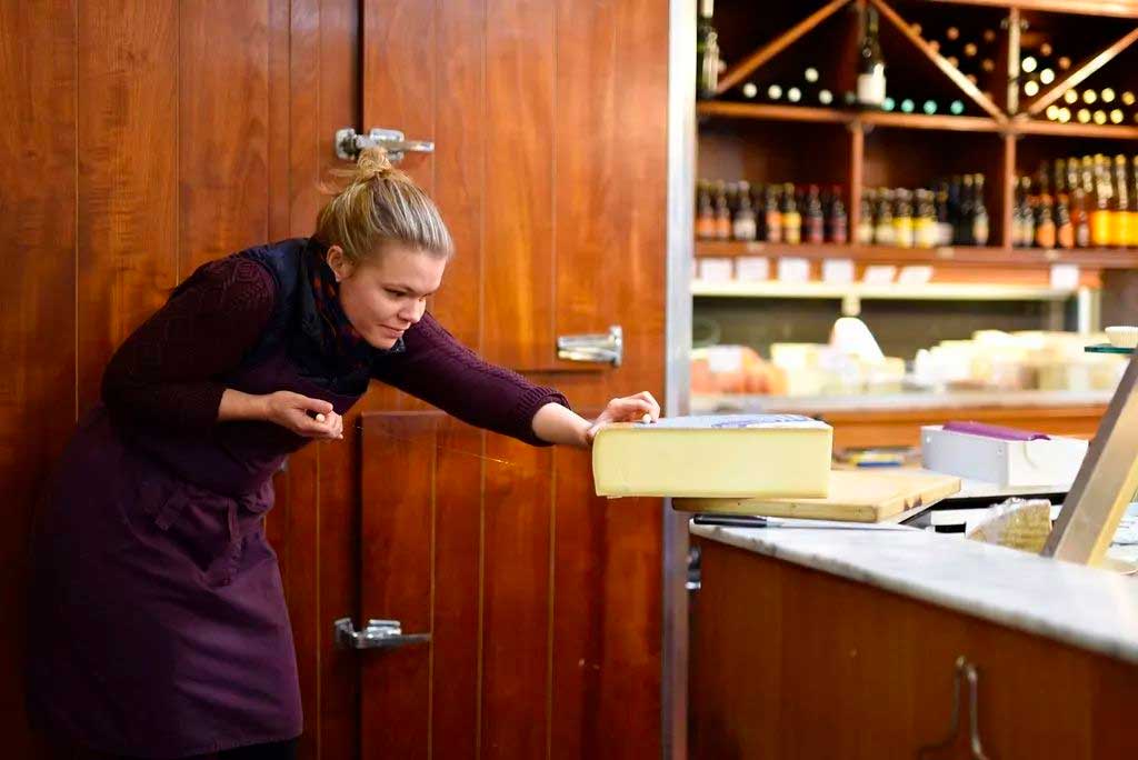 Cheesemaking Workshop in Paris – Mastering Artisan Cheese